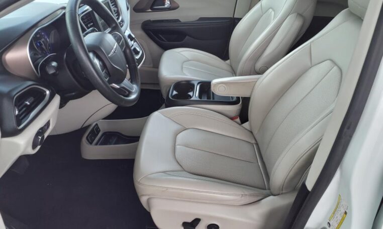 2021 Chrysler Voyager LXi Front Leather Seats 7780