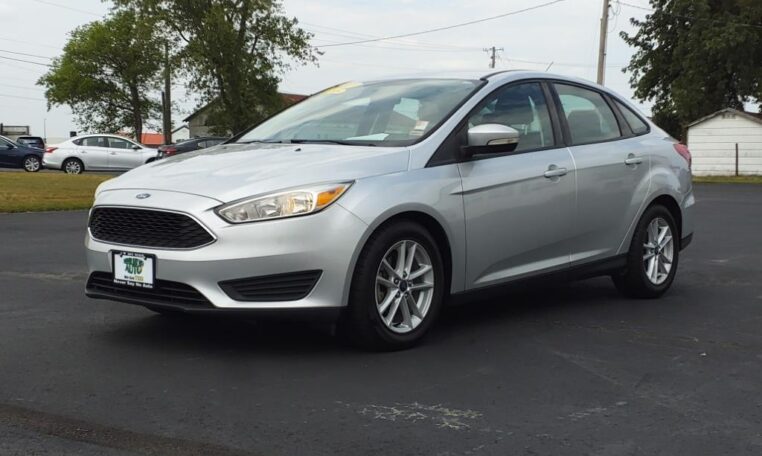 2018 Ford Focus SE Front Angle B2766 (16)