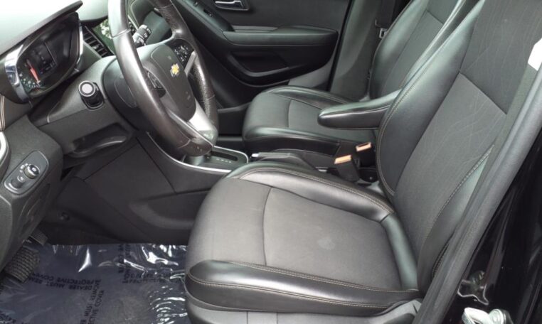 2019 Chevrolet Trax LT Front Seats B2767T (12)