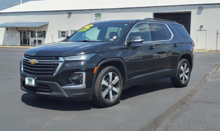 2022 Chevrolet Traverse 3LT Front Angle B2759T