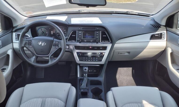 2016 Hyundai SONATA Hybrid SE Cabin B2773 (4)