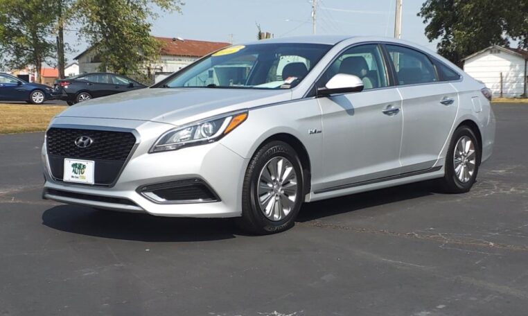 2016 Hyundai SONATA Hybrid SE Front Angle B2773 (17)