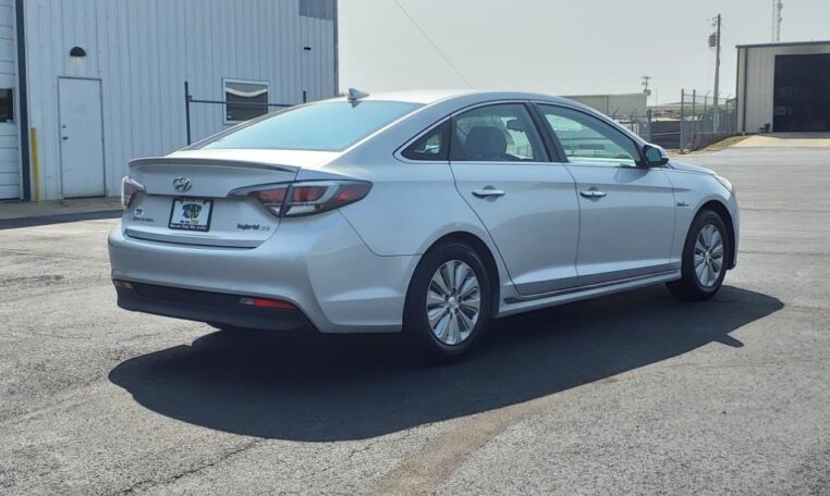 2016 Hyundai SONATA Hybrid SE Rear Angle B2773 (16)