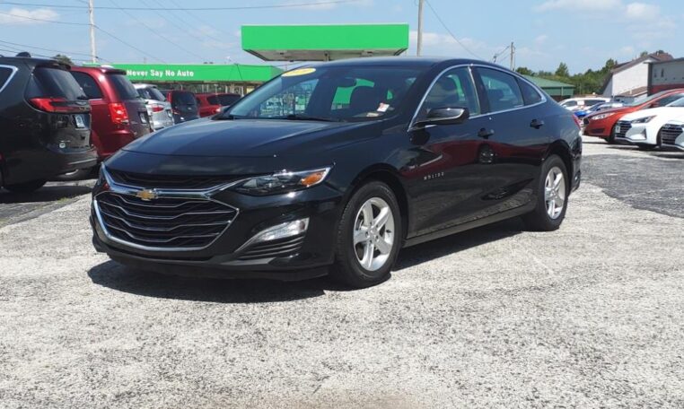 2020 Chevrolet Malibu LS Front Angle 7840 (16)