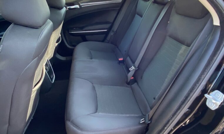 2022 Chrysler 300 Touring 7900T Back Seats (15)