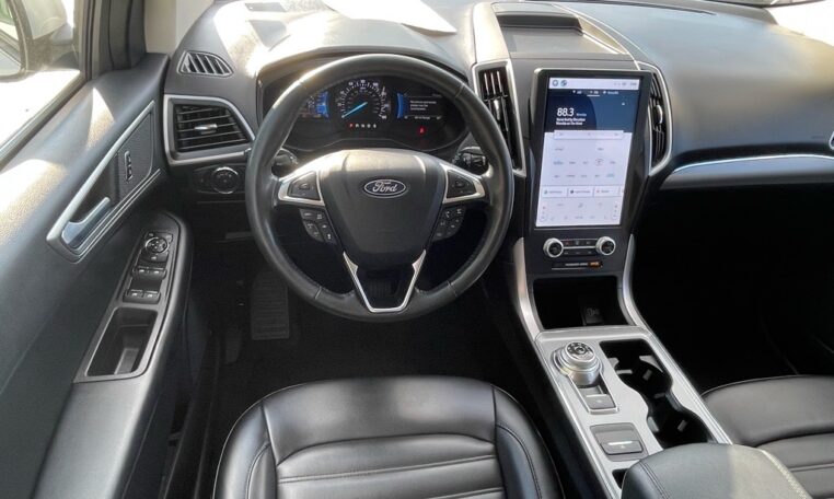 2022 Ford Edge SEL 7870T Cabin (5)