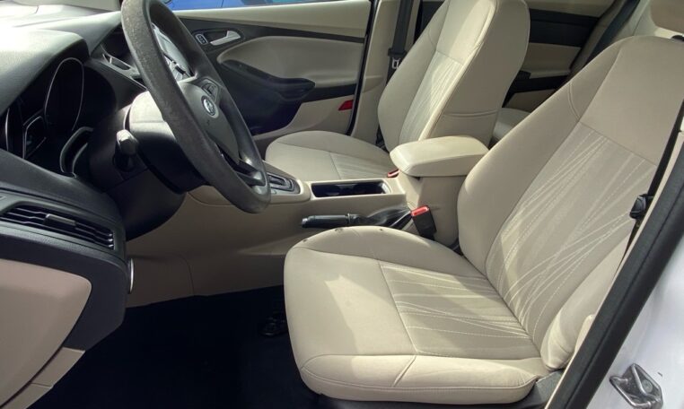 2015 Ford Focus SE 7863 (17) Front Seats