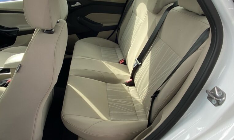 2015 Ford Focus SE 7863 (18) Back Seats