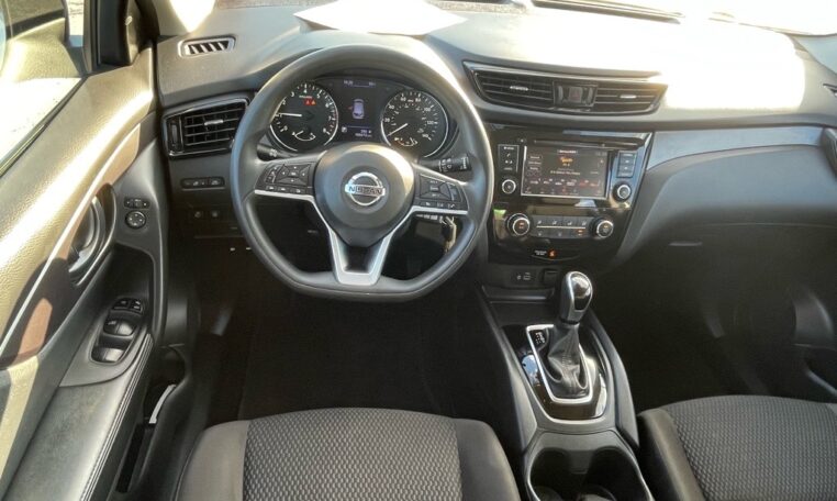 2021 Nissan Rogue Sport SV 7867T Cabin (5)