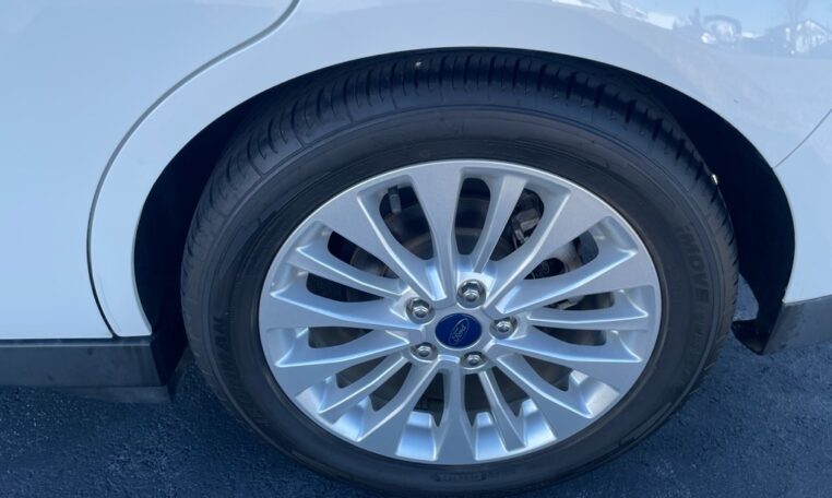 2017 Ford C-MAX Hybrid SE B2779 (16) Tire