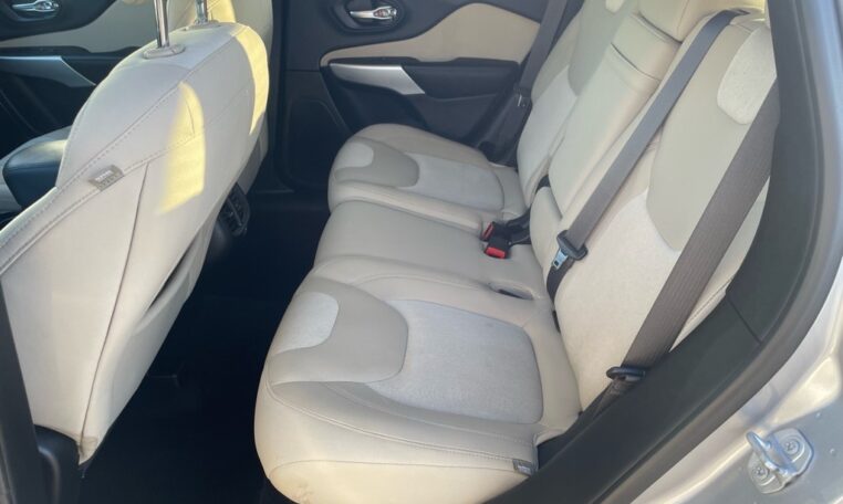 2017 Jeep Cherokee Sport 7978 (13) Rear Seats