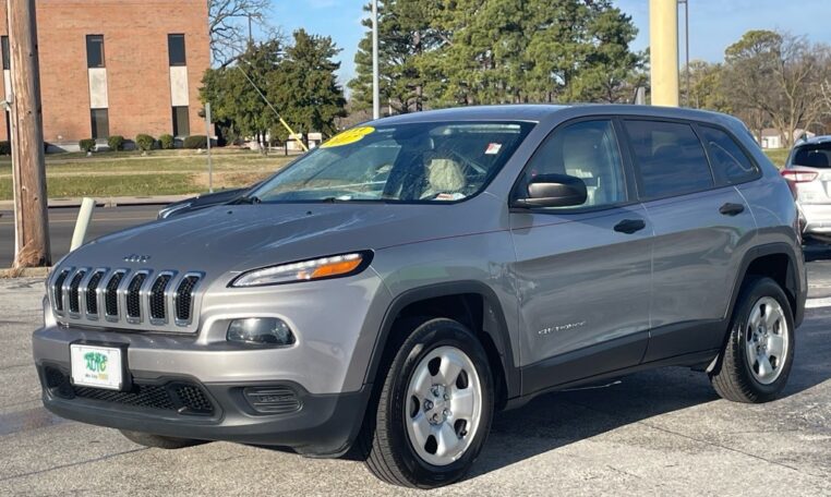 2017 Jeep Cherokee Sport 7978 (4) Front