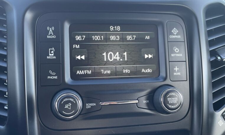 2017 Jeep Cherokee Sport 7978 (6) Radio