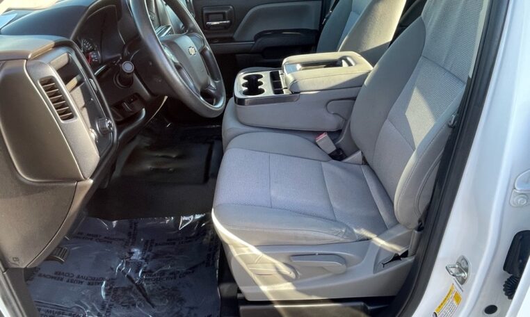 2018 Chevrolet Silverado 2500HD B2780 (14) Front Seats