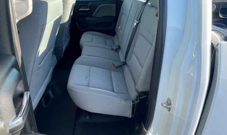 2018 Chevrolet Silverado 2500HD B2780 (15) Rear Seats