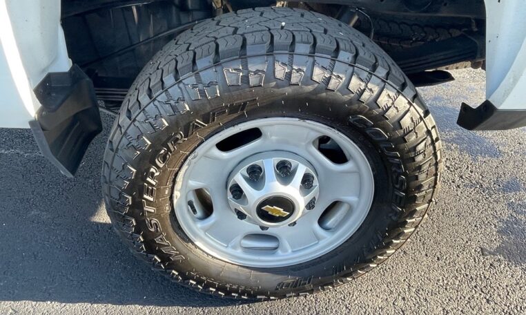 2018 Chevrolet Silverado 2500HD B2780 (17) Tire