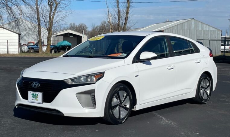 2018 Hyundai IONIQ Hybrid Blue B2790 (4) Front