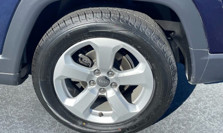 2019 Jeep Compass Latitude B2785T (17) Tire