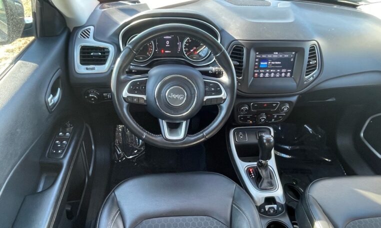 2019 Jeep Compass Latitude B2785T (5) Cabin