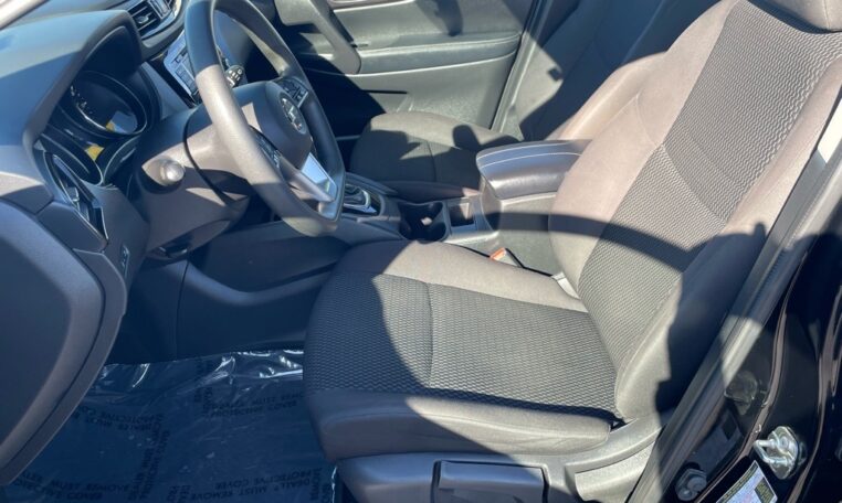 2019 Nissan Rogue Sport S B2771T (13) Front Seats