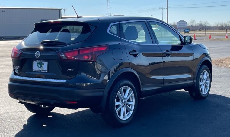 2019 Nissan Rogue Sport S B2771T (2) Rear