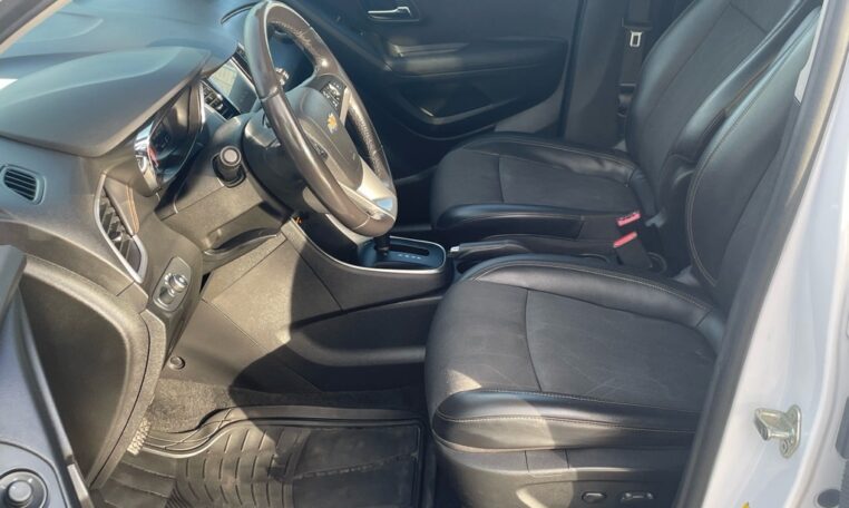 2020 Chevrolet Trax LT 7889T (14) Front Seats