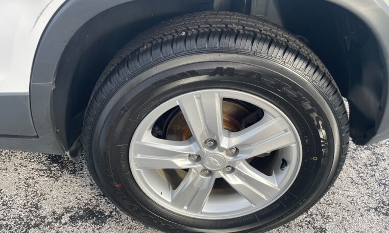 2020 Chevrolet Trax LT 7889T (17) Tire