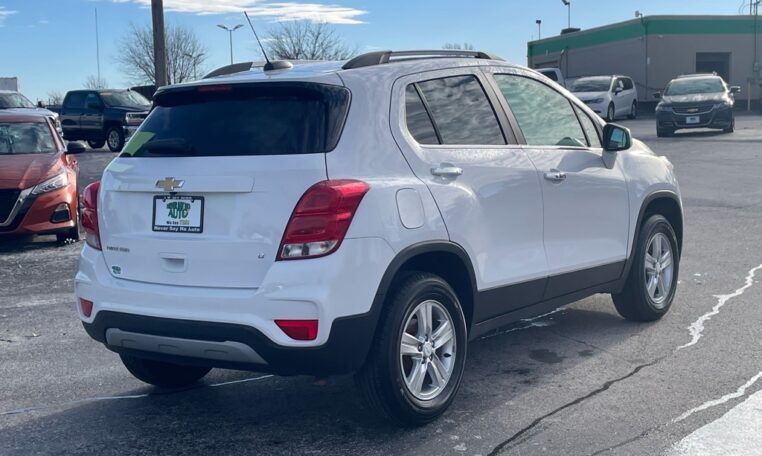 2020 Chevrolet Trax LT 7889T (2) Rear