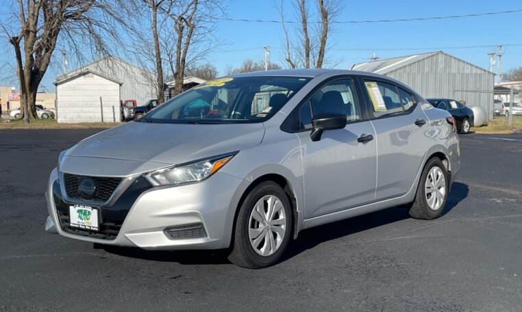 2021 Nissan Versa S B2777T (4) Front