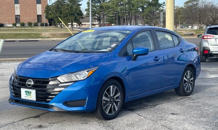 2023 Nissan Versa SV 7970T (4) Front