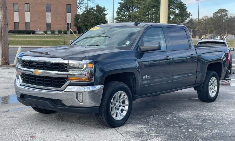 2017 Chevrolet Silverado 1500 LT 7968 (4) Front