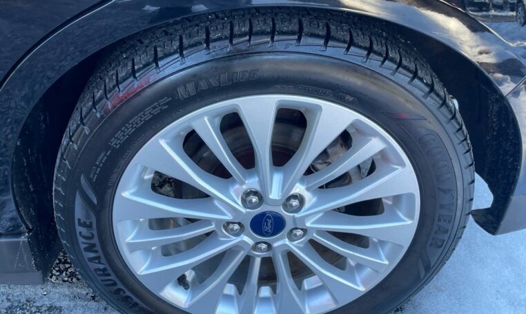 2017 Ford C-MAX Hybrid SE 7981 (17) Tire