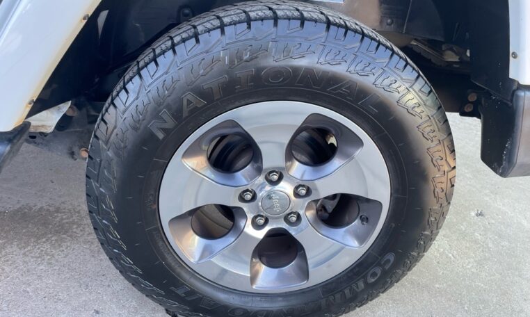 2018 Jeep Wrangler 7989 (19) Tire