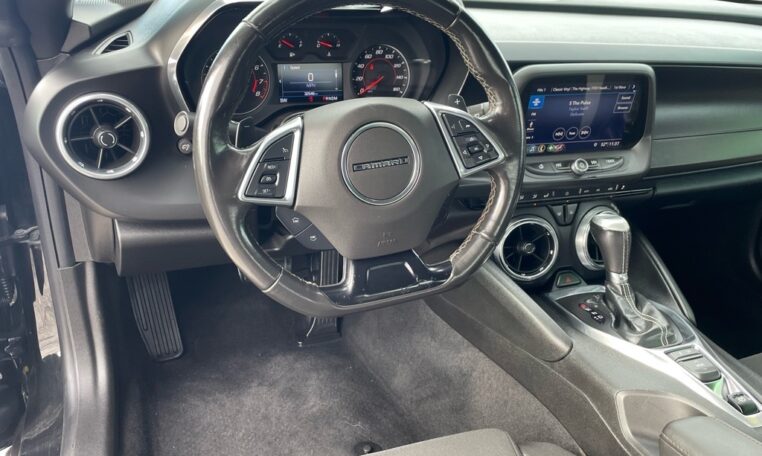 2019 Chevrolet Camaro LT 7955 (5) Cabin