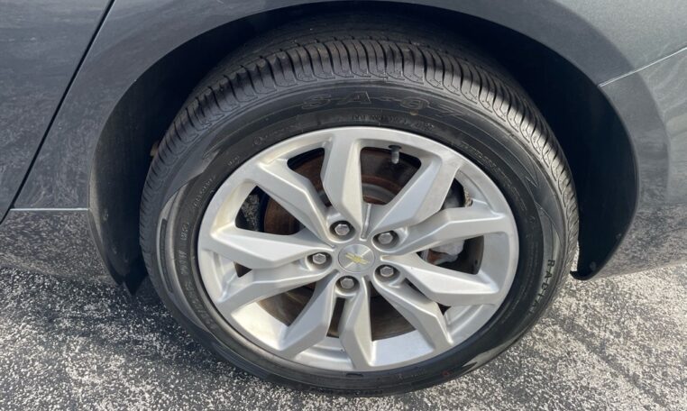 2019 Chevrolet Impala LT 7969 (17) Tire