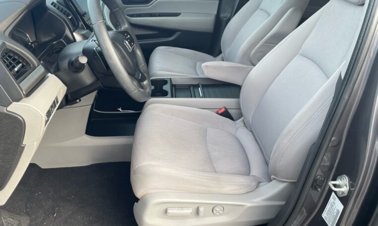 2019 Honda Odyssey EX 7966 (14) Front Seats