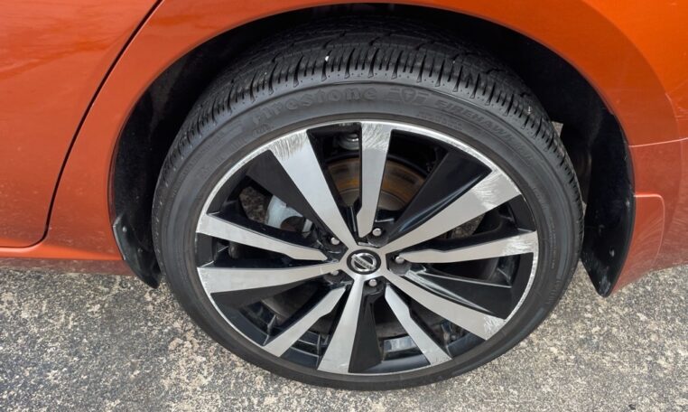 2019 Nissan Altima 2.5 SR 7965T (17) Tire