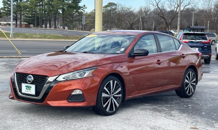 2019 Nissan Altima 2.5 SR 7965T (4) Front