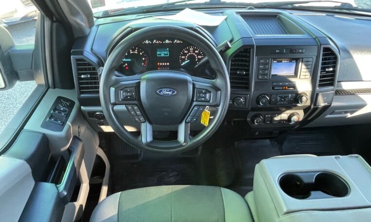 2020 Ford F-150 XLT 7980 (5) Cabin