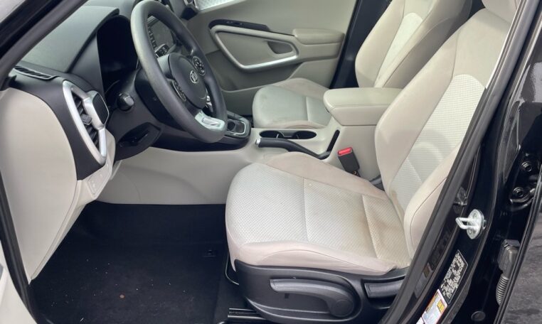 2020 Kia Soul LX 7943 (14) Front Seats