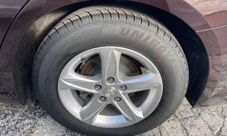 2021 Chevrolet Malibu LS 7957T (16) Tire