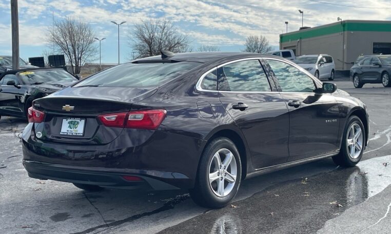 2021 Chevrolet Malibu LS 7957T (2) Rear