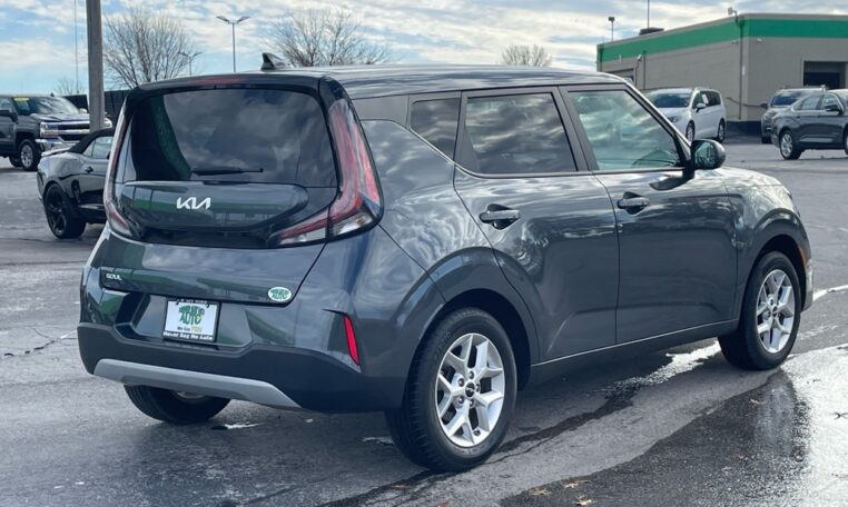 2023 Kia Soul LX 7975T (2) Rear