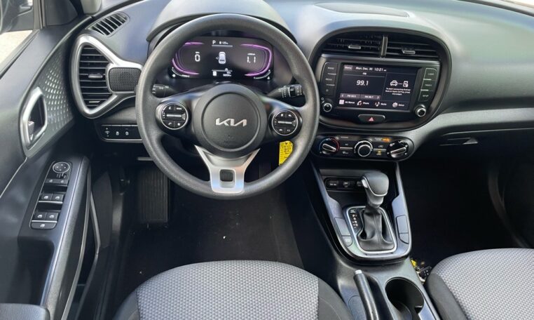 2023 Kia Soul LX 7975T (5) Cabin