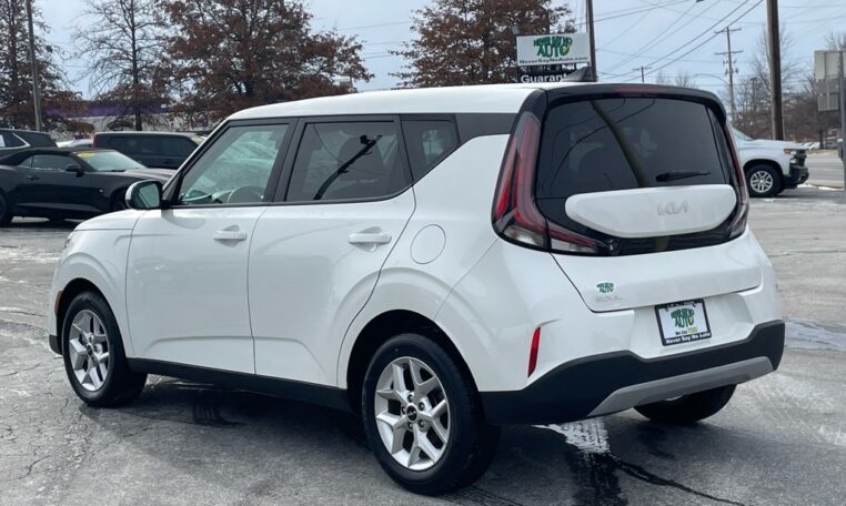 2023 Kia Soul LX 7976T (3) Rear