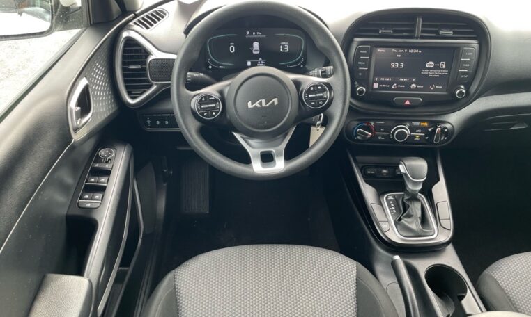 2023 Kia Soul LX 7976T (5) Cabin