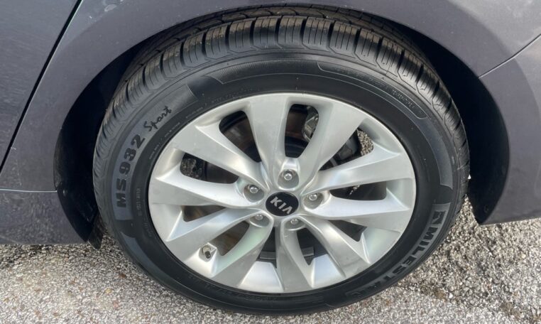 2018 Kia Optima S 8012 Tire (16)