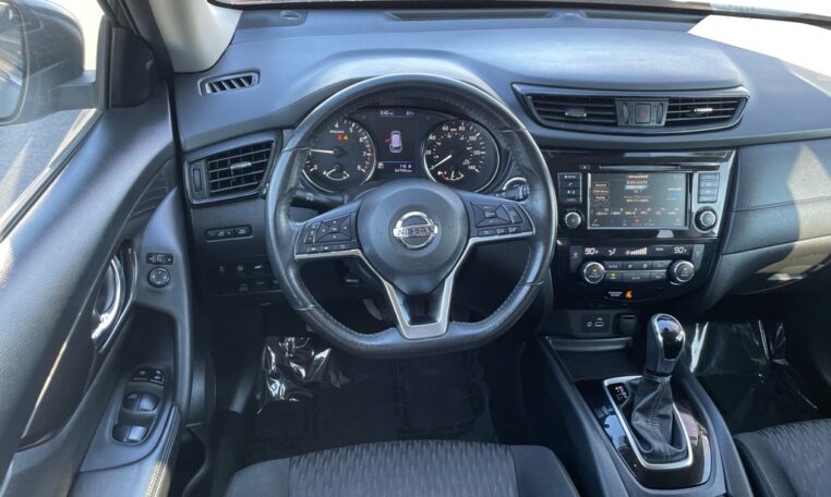 2019 Nissan Rogue SV B2787T Cabin (5)