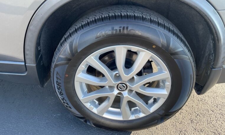 2019 Nissan Rogue SV B2787T Tire (19)