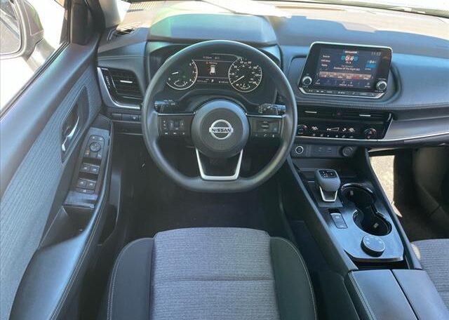 2021 Nissan Rogue SV 8010T Cabin (6)